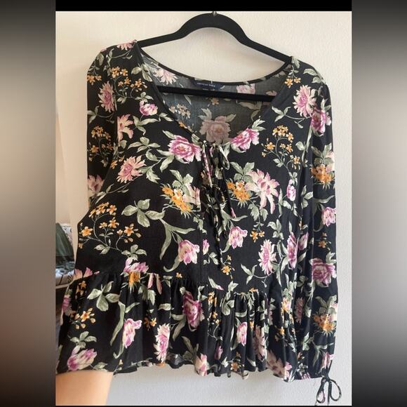 American Eagle top - Picture 2 of 9